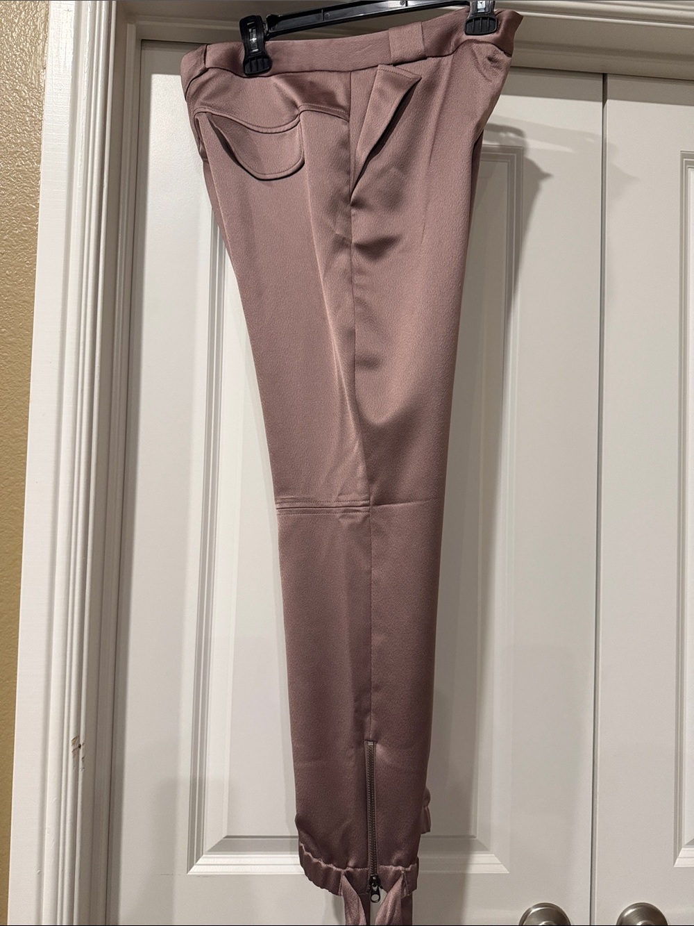 Halston Women’s Satin Ankle Tie w/zipper Pants. Blush Pink . Size 8. New